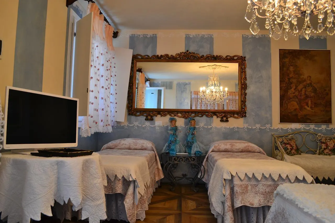 B&B La Maison degli Angeli Desenzano del Garda Italien